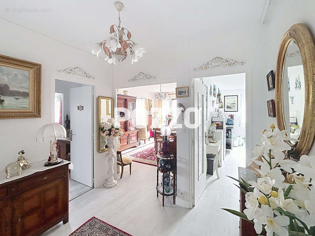 Appartement à DONVILLE-LES-BAINS