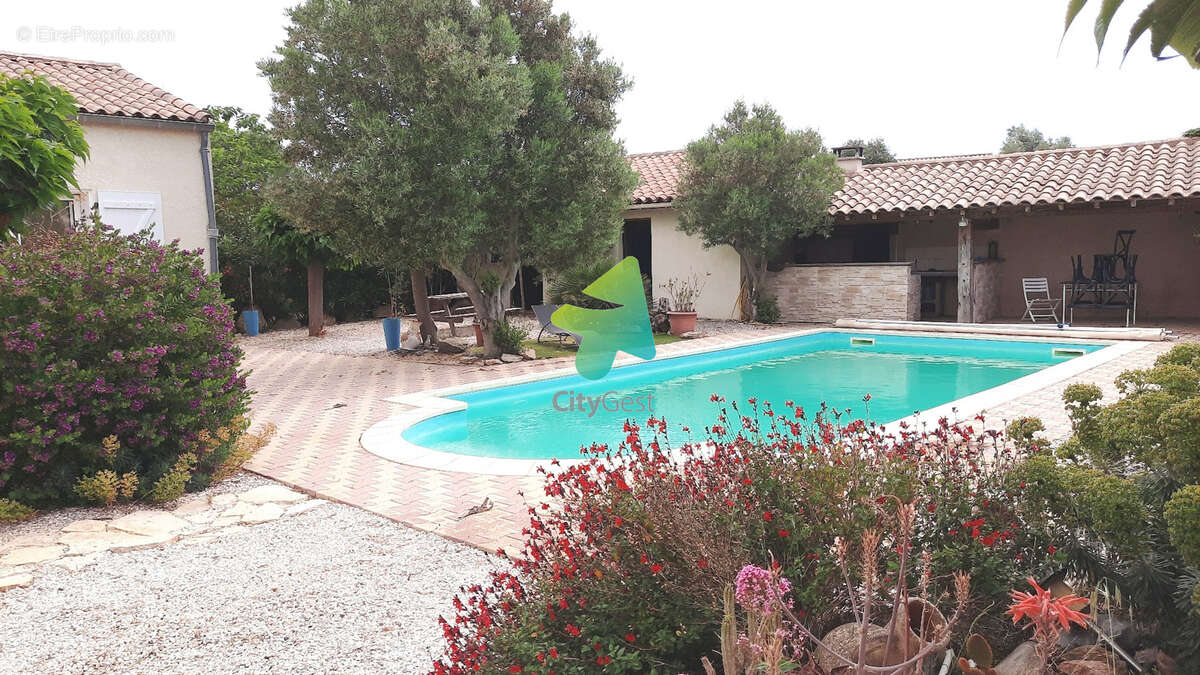 Maison à MOUSSAN