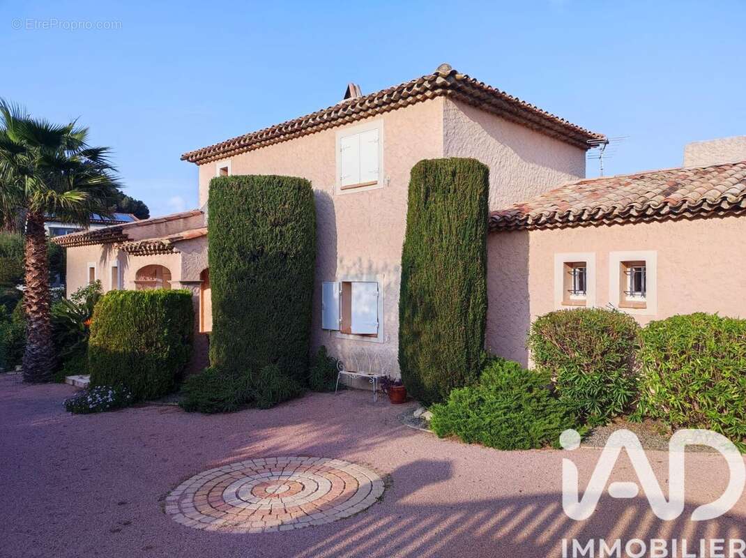 Photo 8 - Maison à ROQUEBRUNE-SUR-ARGENS