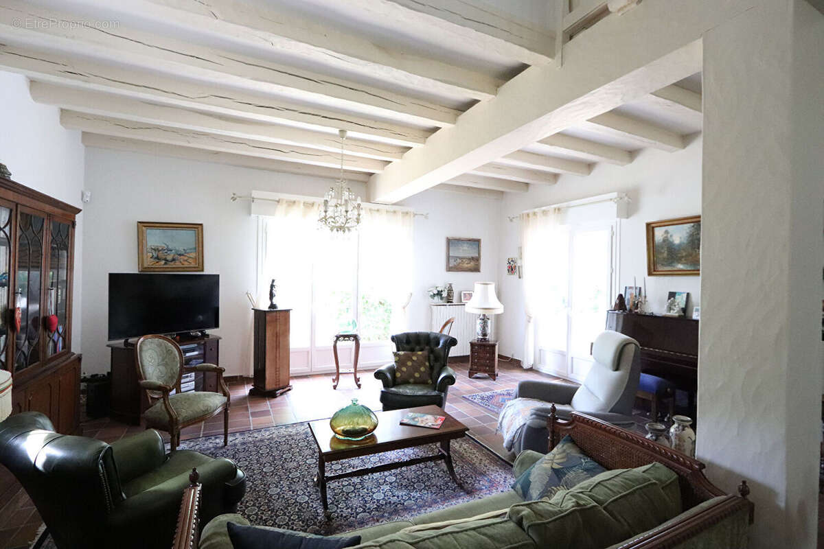 Vaste propriété de 225m² habitables sur terrain de 1919 m² arboré et paysagé - 5 chambres - photo 12