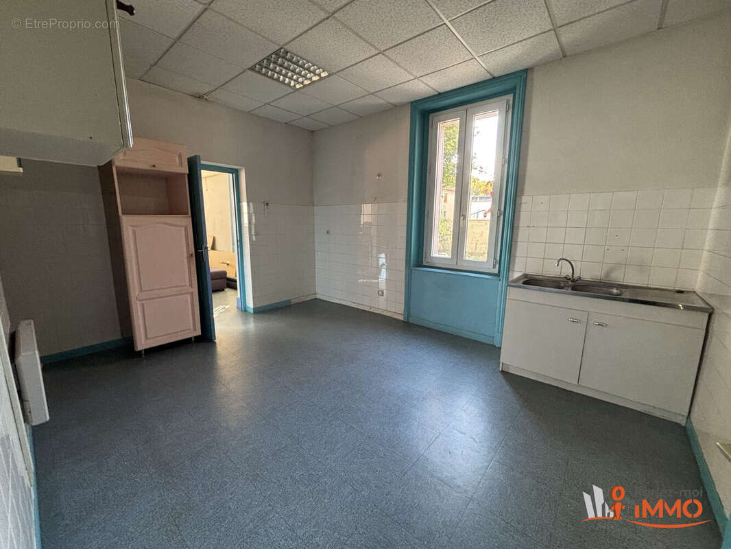 Maison 290 m² à Saint-Romain-Le-Puy  - photo 5