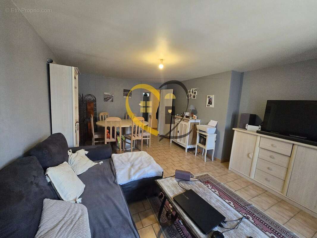 Ensemble immobilier local commercial et appartement à Henrichemont - photo 20