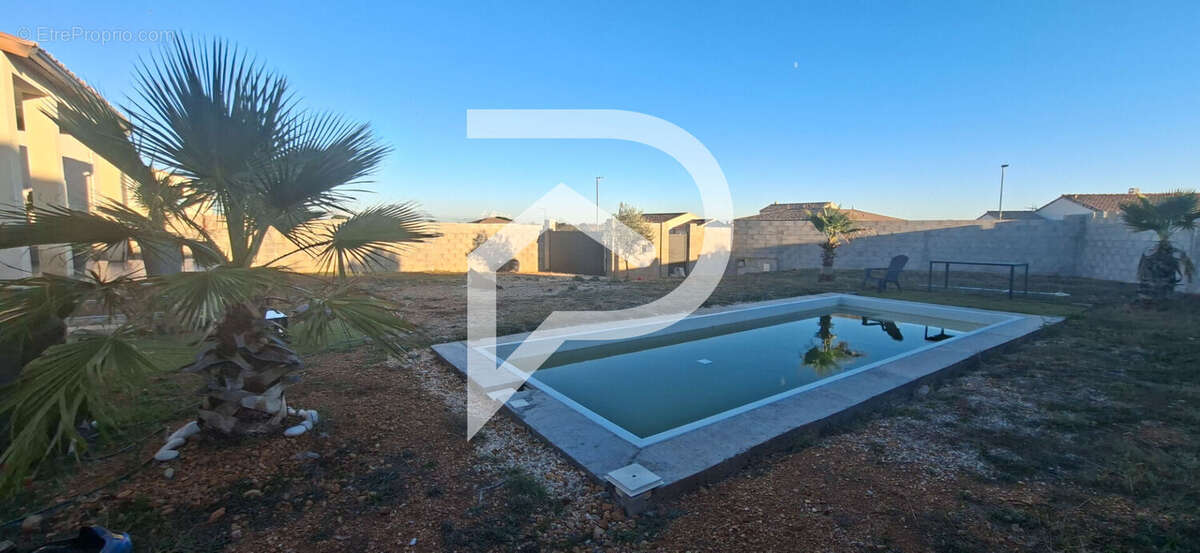 Maison à SAINT-GILLES