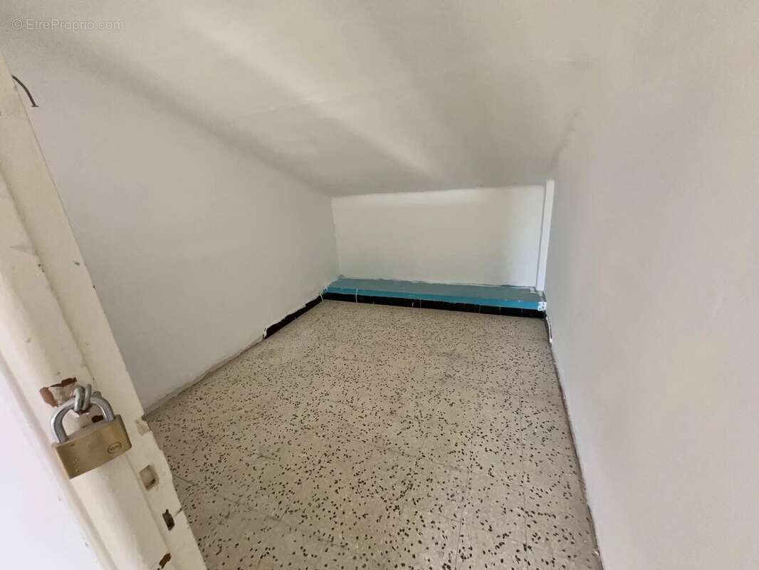Appartement F3, 4 ieme et dernier étage, a rénover - photo 4