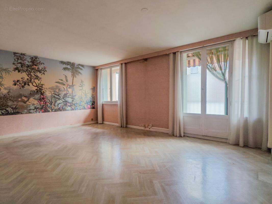 Appartement à LYON-8E