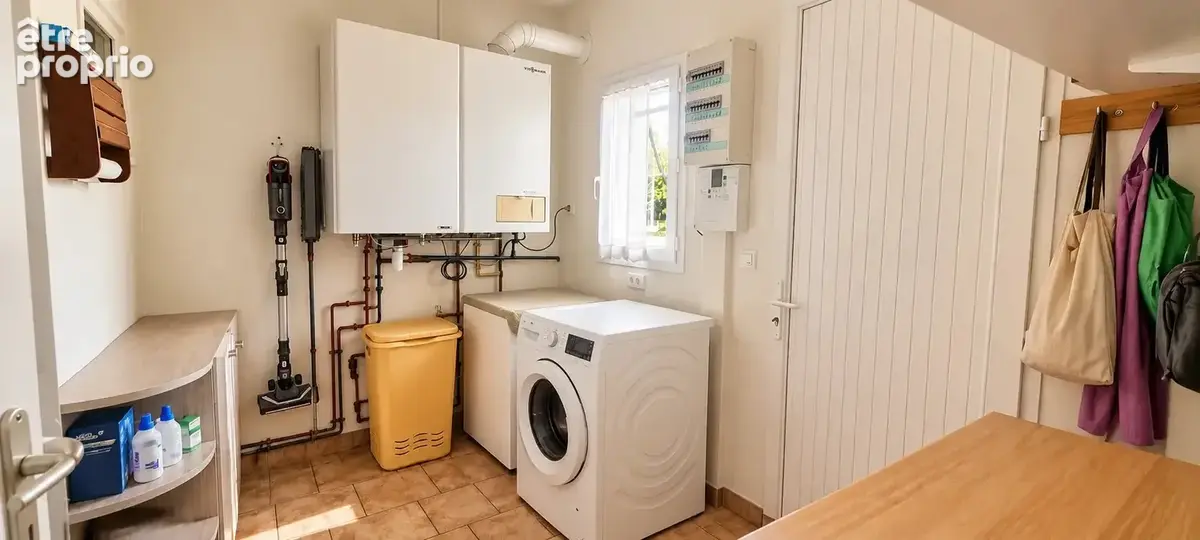Saint Pierre d'Eyraud , maison plain pied de 2005 sur 1155 m² de terrain . - photo 8