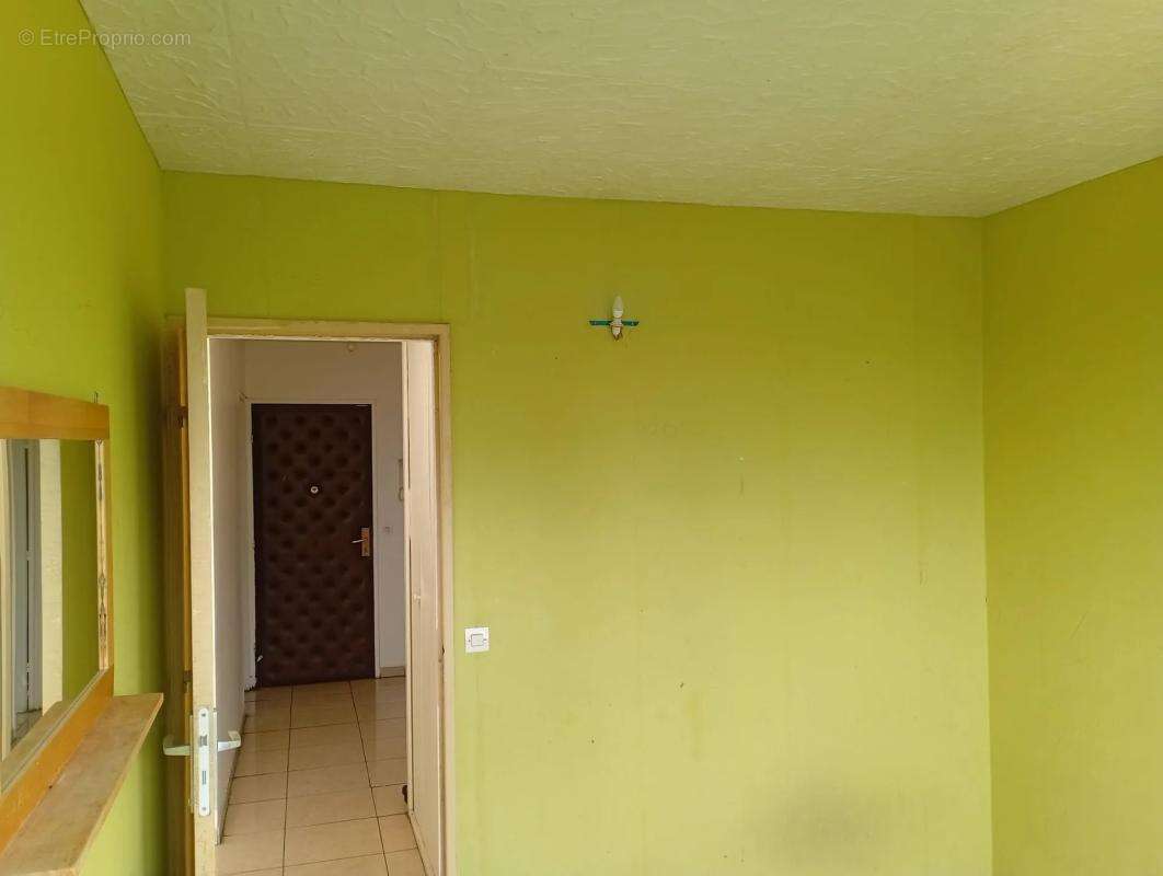 Bel appart T5 avec balcon – Cave – Parking – 110 000 € – Grigny - photo 17
