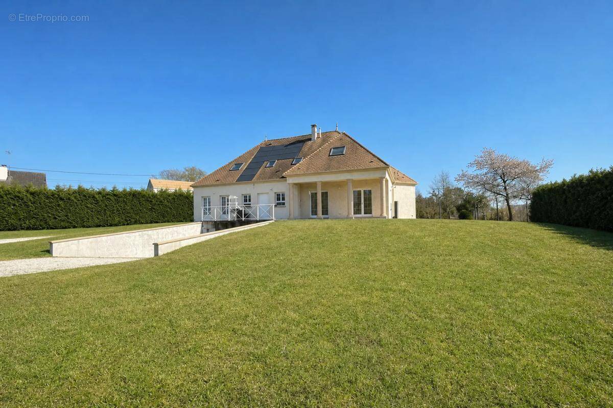Maison à AMILLY