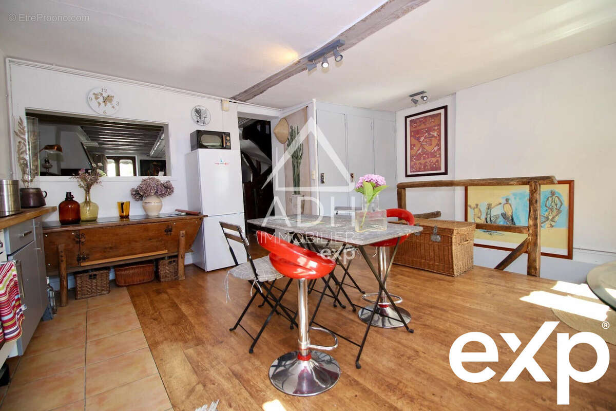 Appartement à NEAUPHLE-LE-CHATEAU