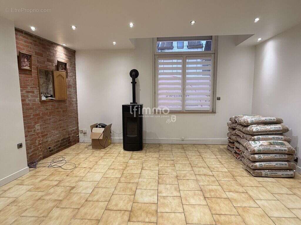 Maison à QUIEVRECHAIN