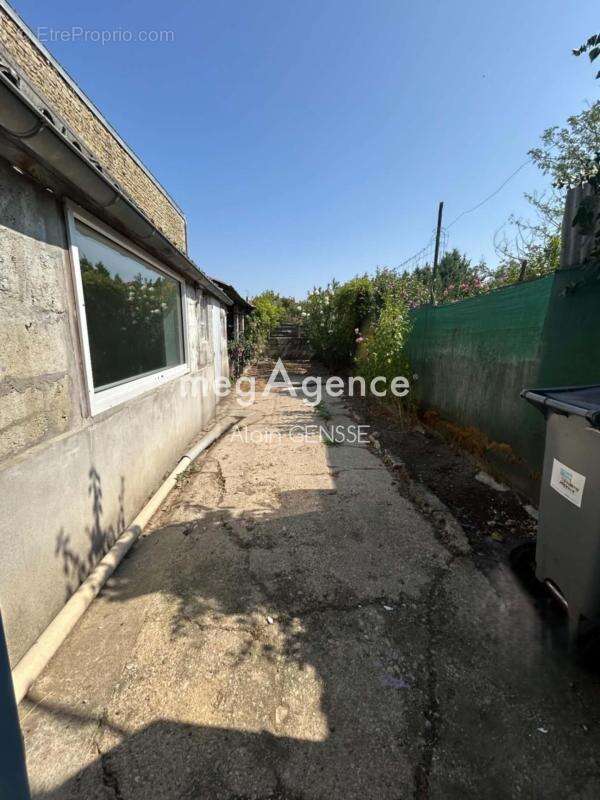 Maison 96 m² à Surgeres  - photo 8
