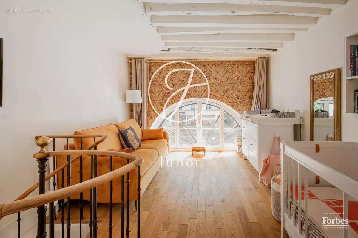 Appartement à PARIS-7E
