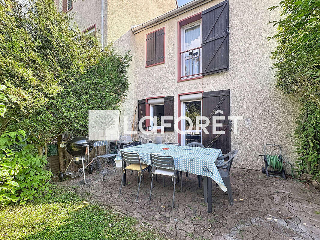 Appartement à COMBS-LA-VILLE