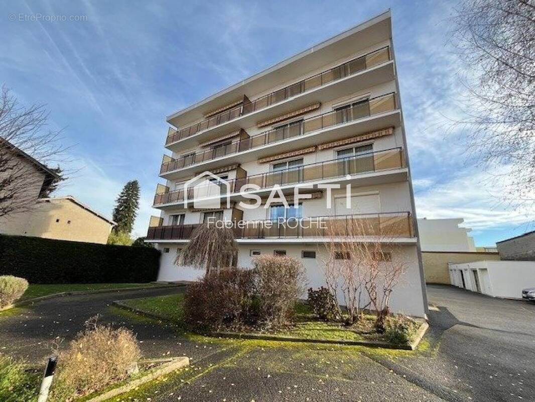 Photo 1 - Appartement à SAINT-PRIEST-EN-JAREZ