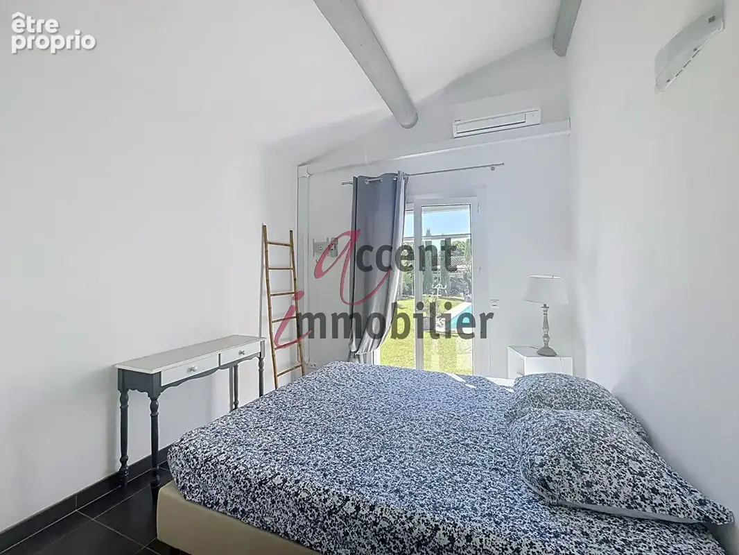 Mollégès, magnifique villa de plain pied avec piscine chauffée et garage - photo 9