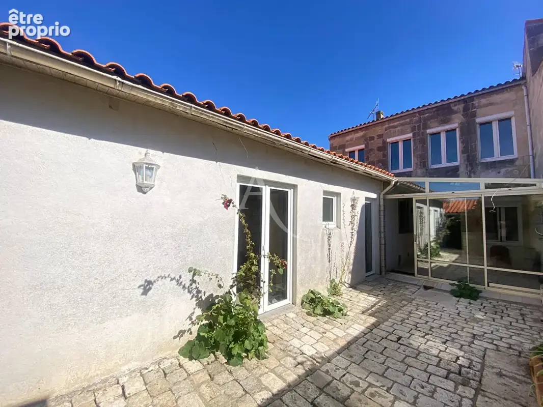Maison de ville à étage avec jardin et dépendances - photo 4