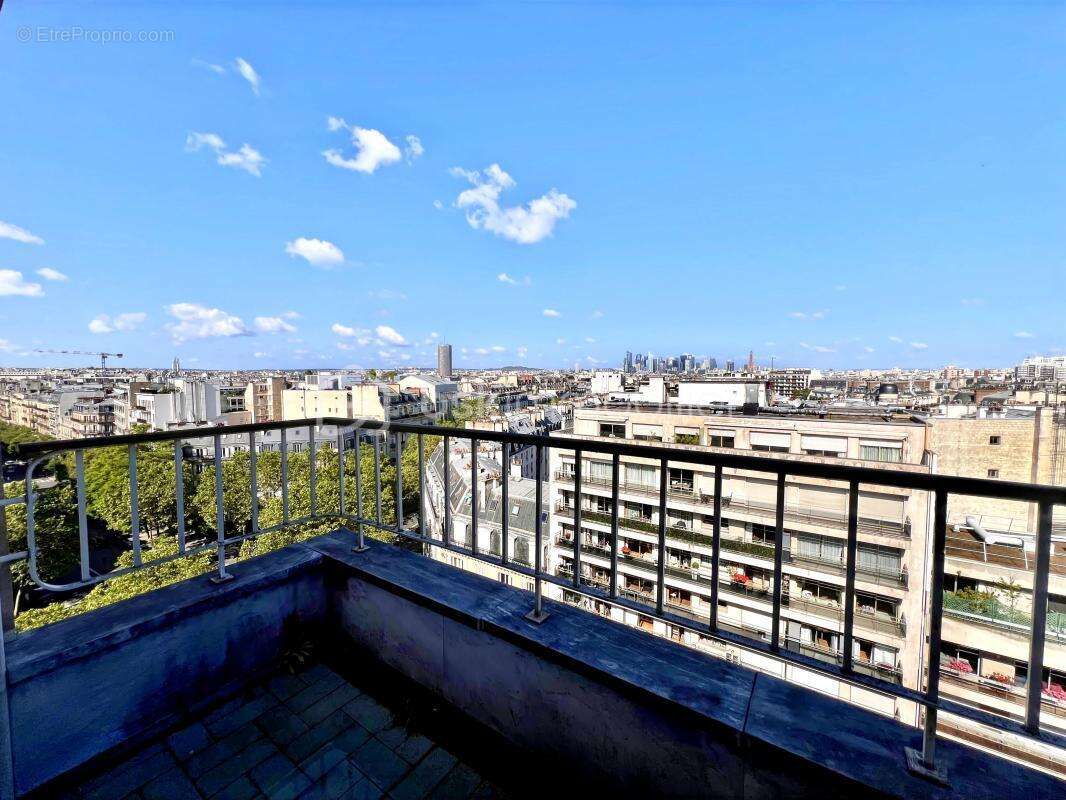 Appartement à PARIS-17E