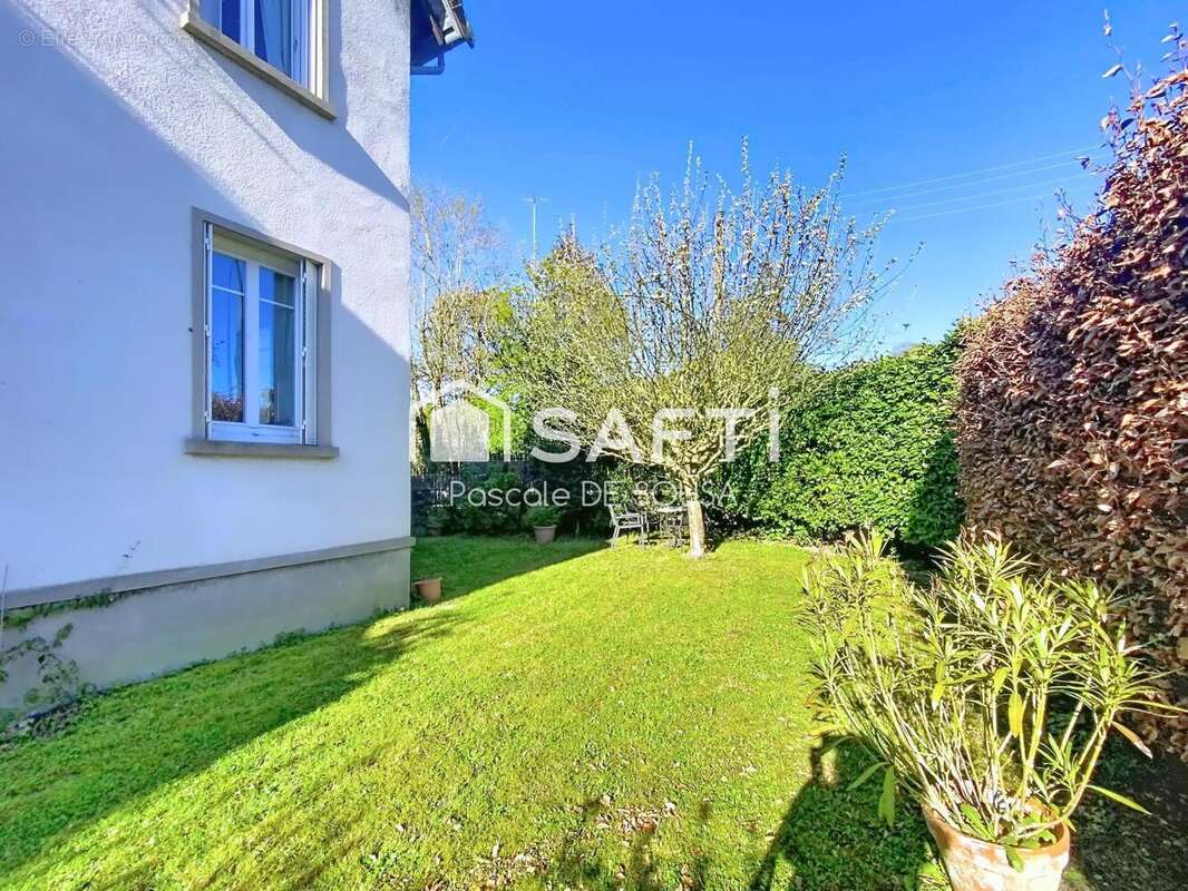 Maison 142 m² à La Celle-Saint-Cloud  - photo 4