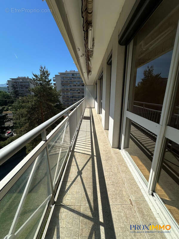 Appartement à SAINT-MARTIN-D'HERES
