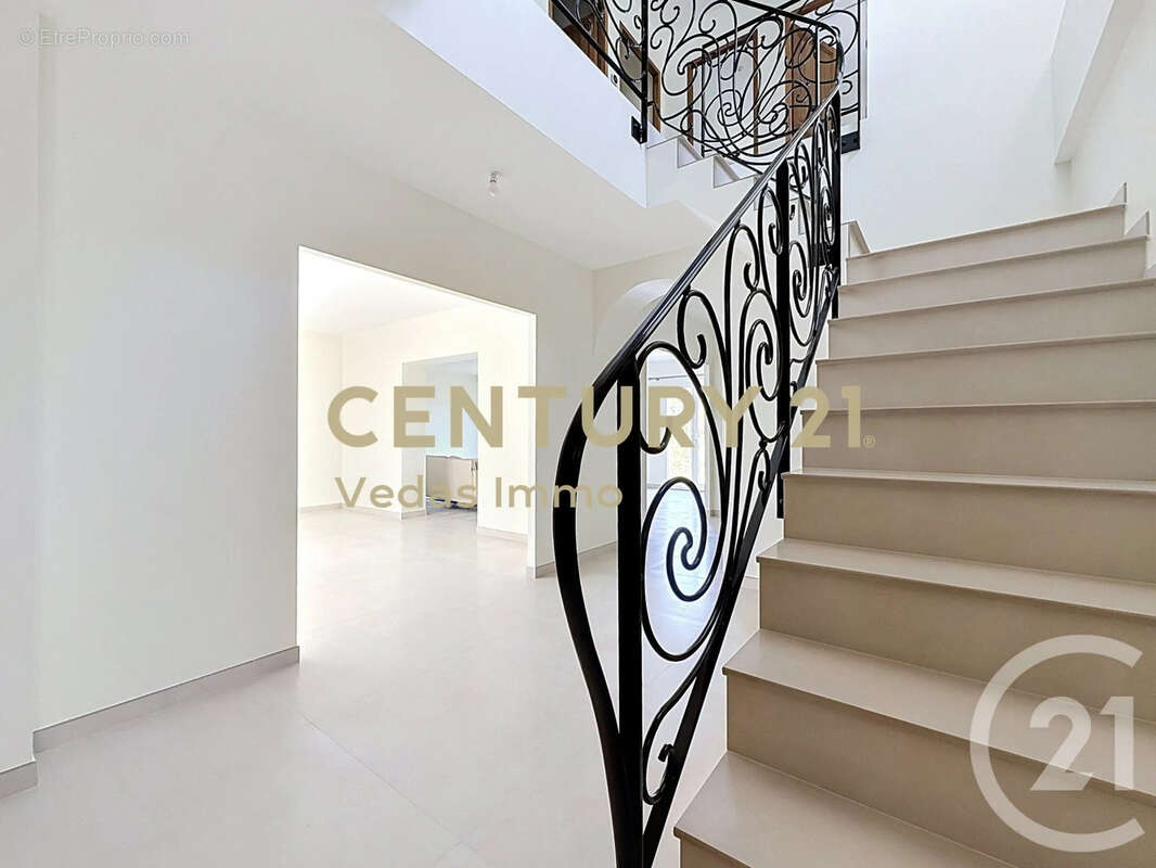 Maison 192 m² à Cournonterral  - photo 11