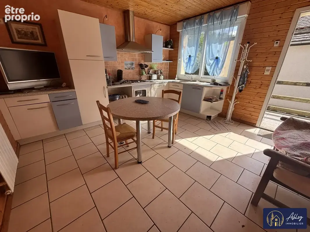 Ensemble immobilier CONDAT (Cantal)