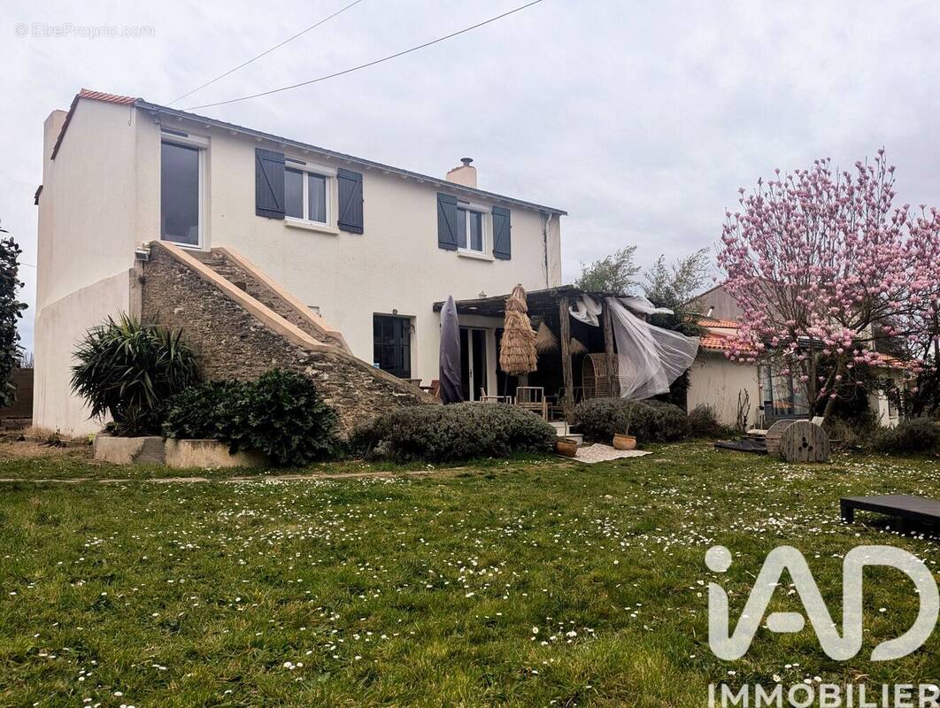 Photo 1 - Maison à SAINT-JULIEN-DE-CONCELLES