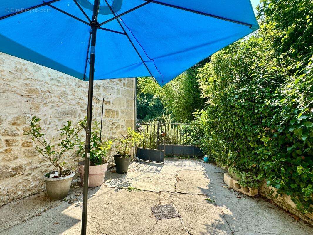 Authentique maison en pierre de plain-pied 112m2 avec 4 chambres et jardin - photo 3