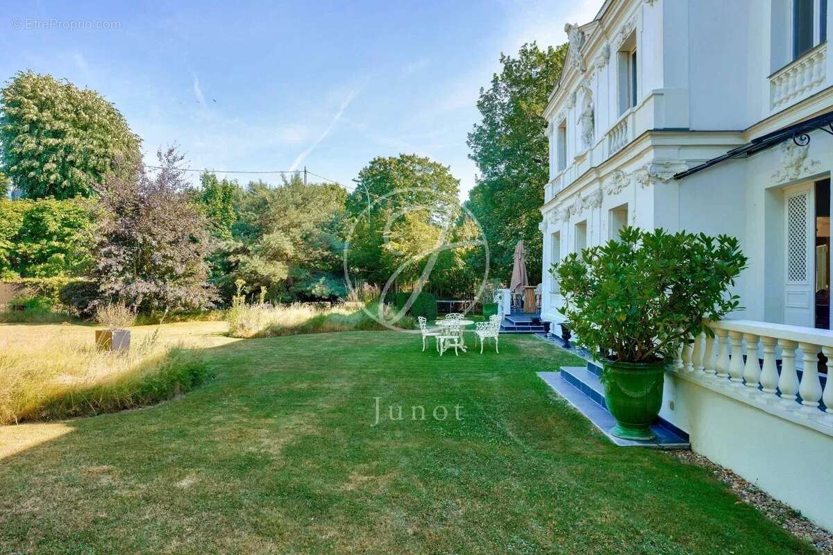 Maison à LE VESINET