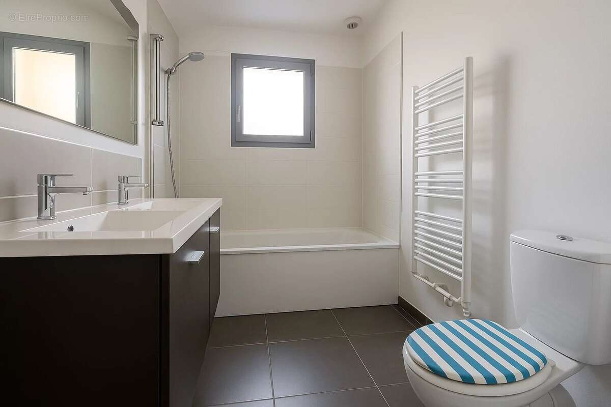 Maison à LAPEYROUSE-FOSSAT