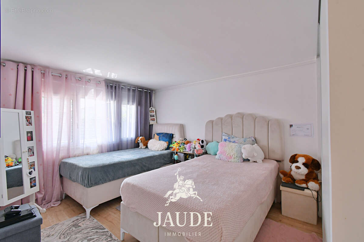 Maison 135 m2 avec jardin clos et arboré (453m2) ENTIÈREMENT RÉNOVÉE - photo 10