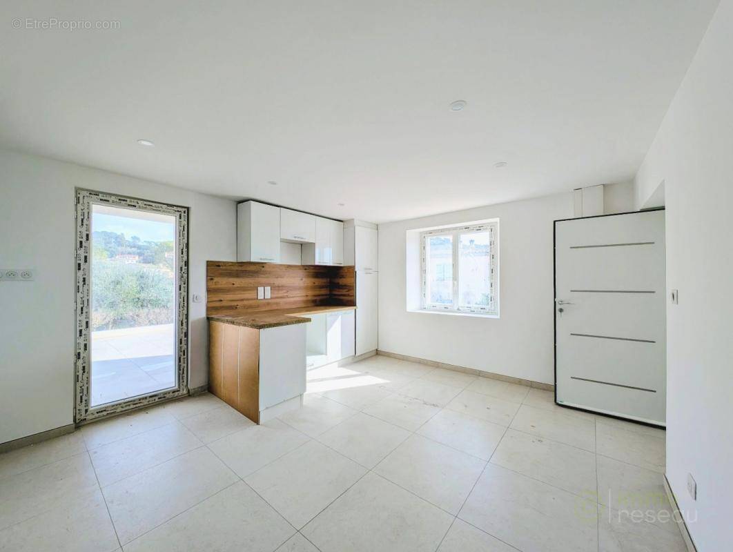 Appartement à PEGOMAS