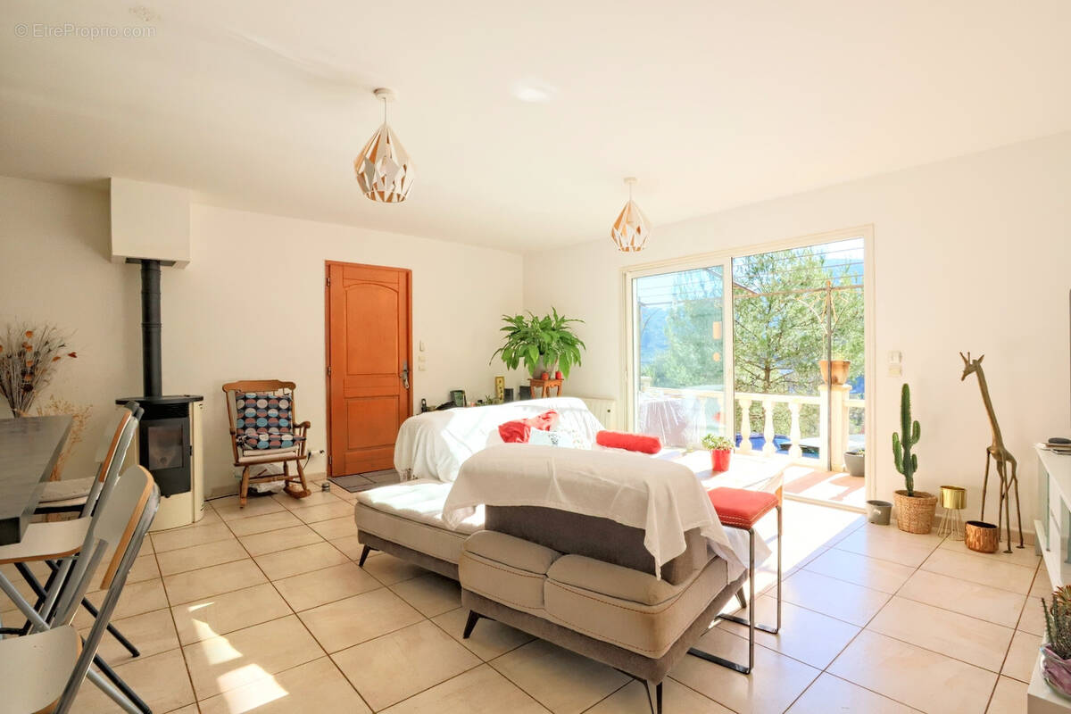 Maison à SOLLIES-TOUCAS