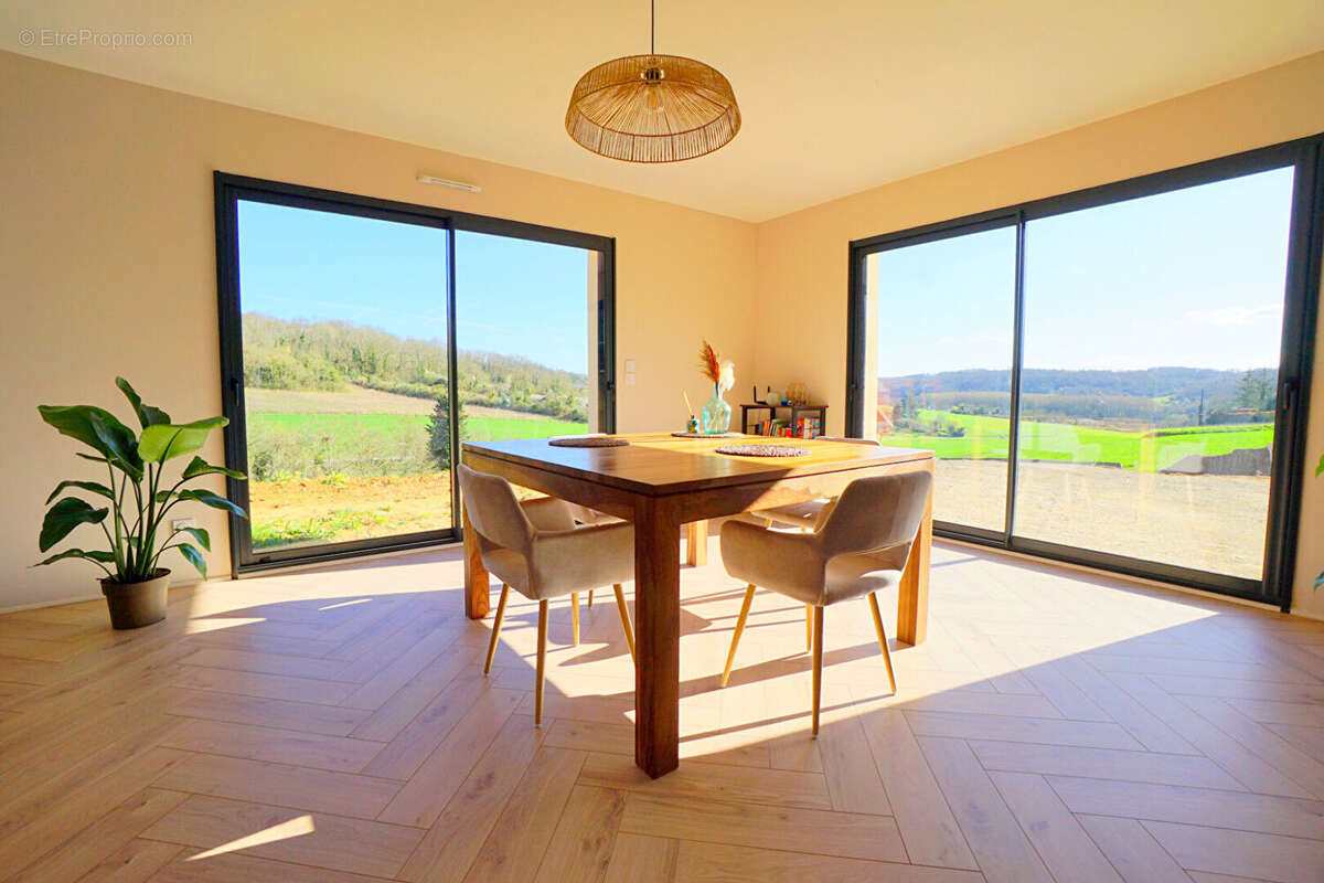 Maison à AUBERGENVILLE