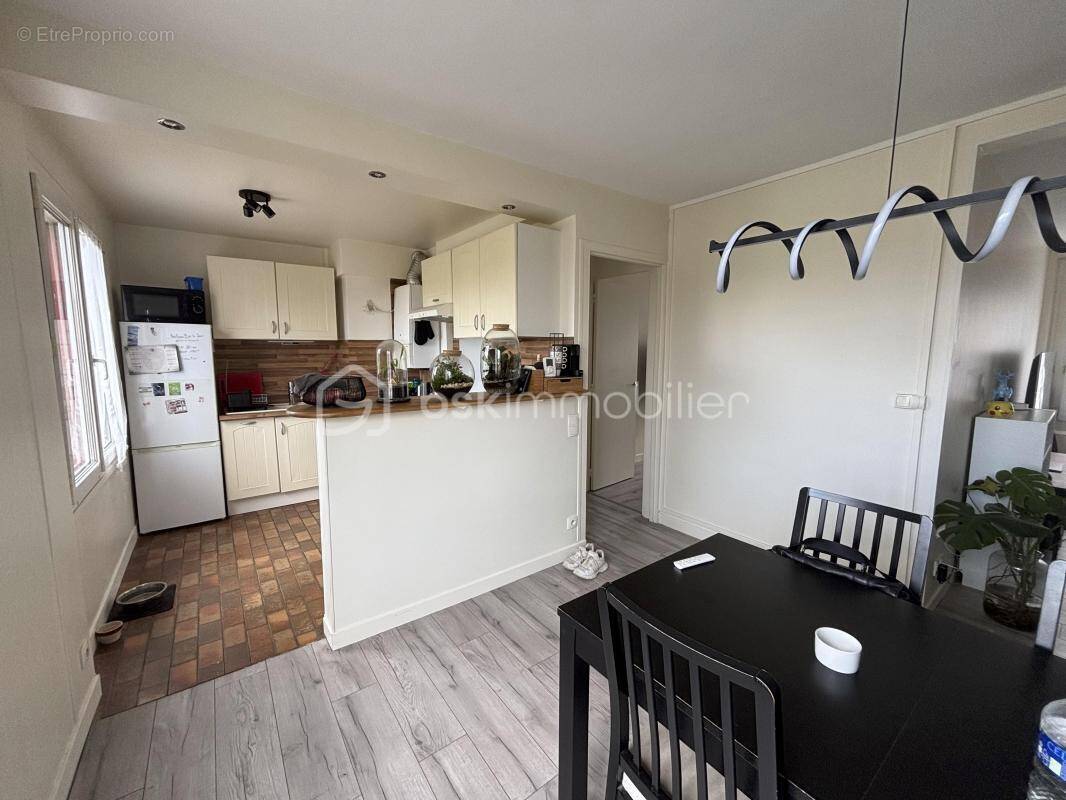 Appartement à SAINTE-GENEVIEVE-DES-BOIS