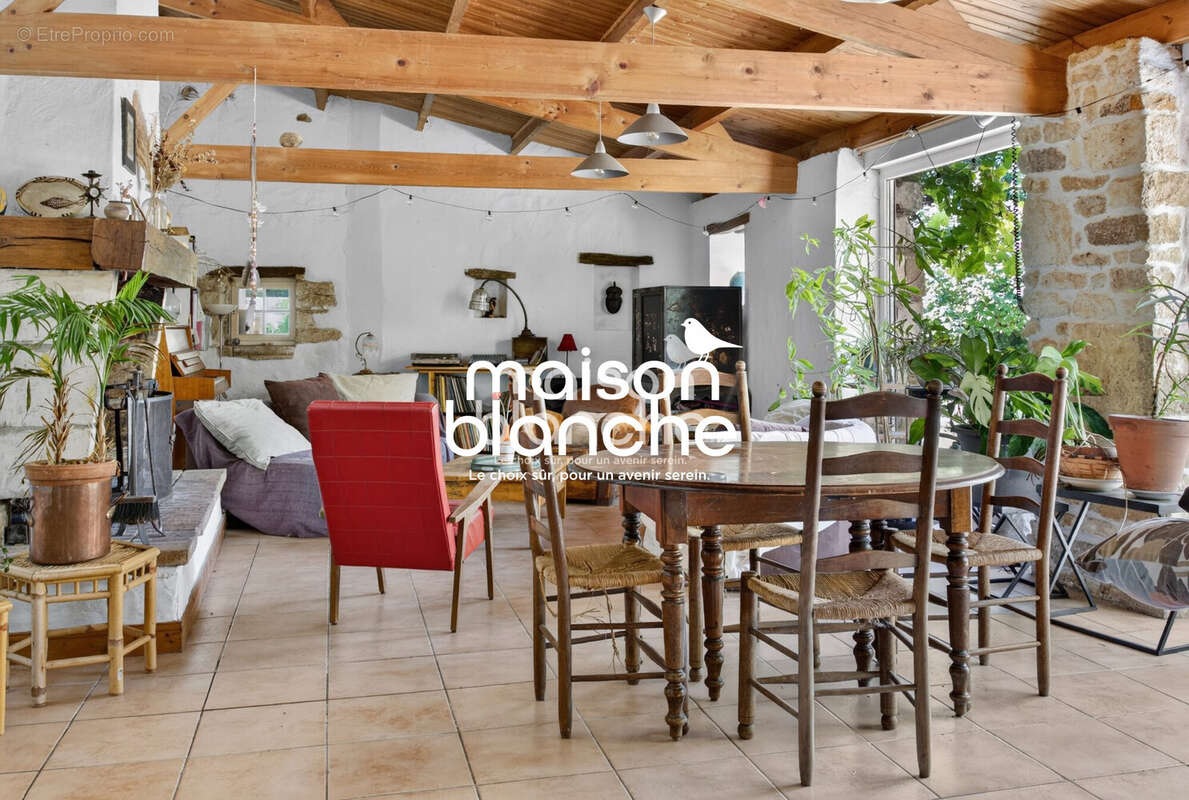 Maison à SAINT-PIERRE-D'AMILLY