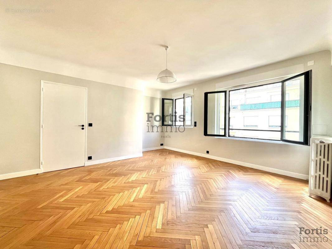 Appartement à PARIS-7E