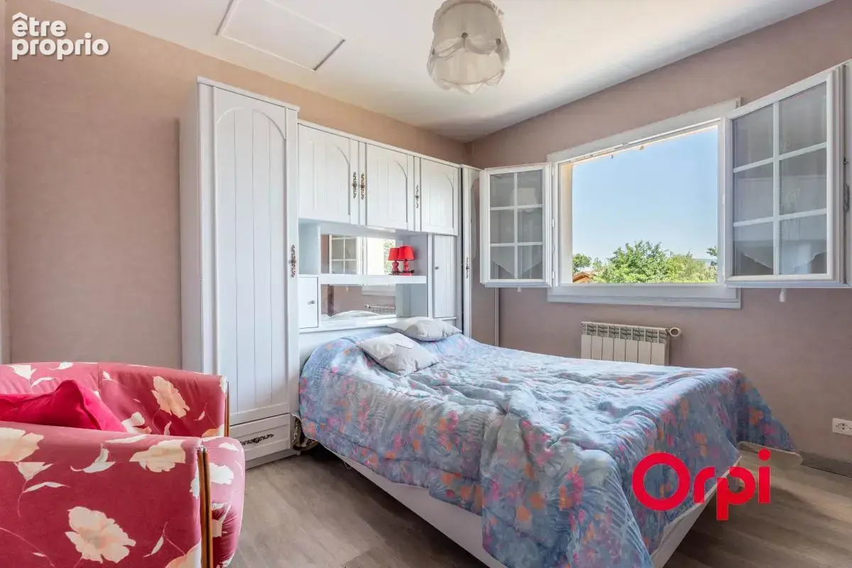 Maison familiale de 131 m² avec piscine, bureau et sous-sol complet - photo 12
