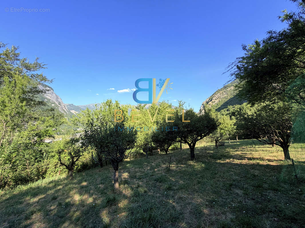 À vendre   exclusivité  (73) saint-julien-mont-denis   terrain de 1 446 m2 dont 760 m2 constructibles - photo 15