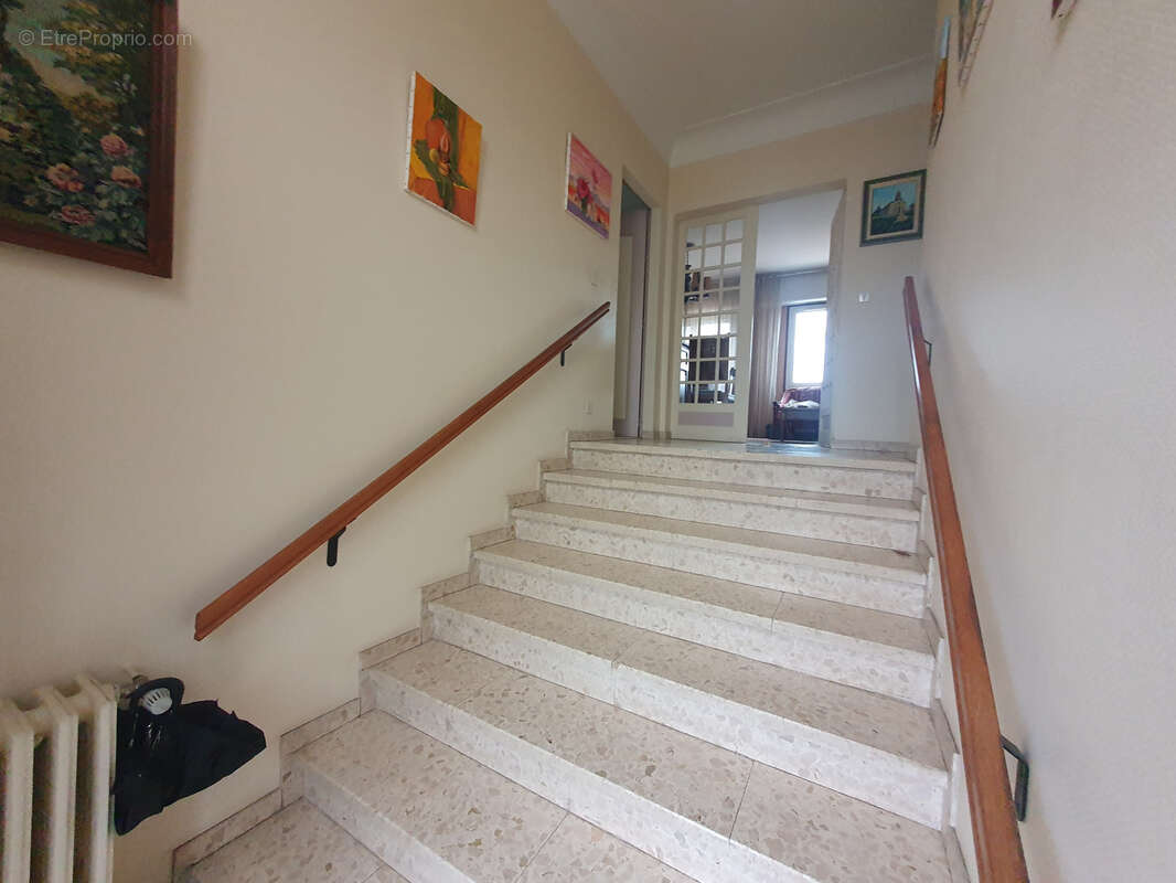 À Hagetmau, Maison d'habitation de 6 pièces - photo 7