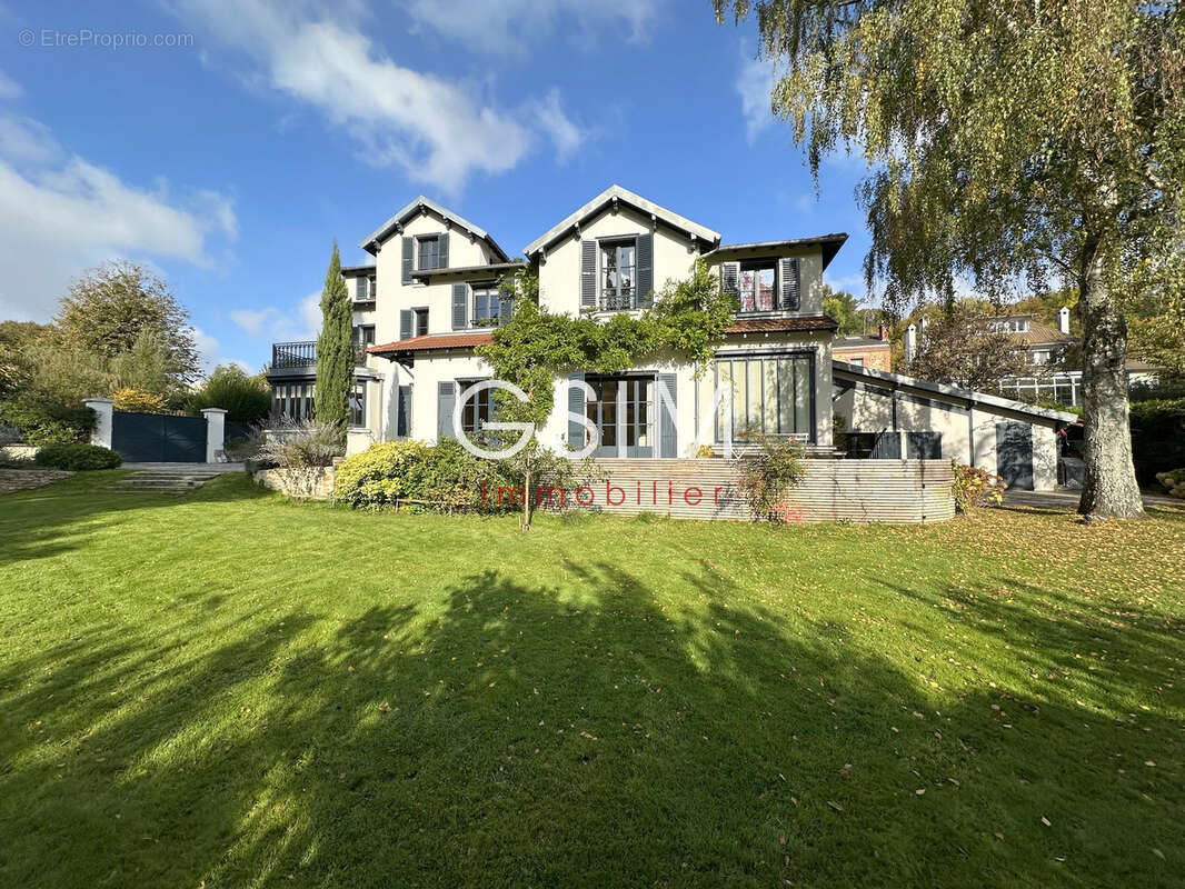 Maison à VILLE-D&#039;AVRAY