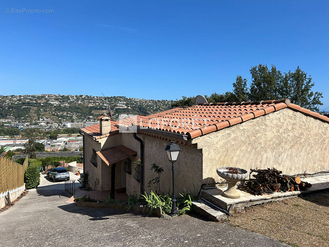 Maison à SAINT-LAURENT-DU-VAR