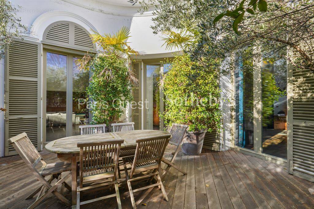 Appartement à NEUILLY-SUR-SEINE