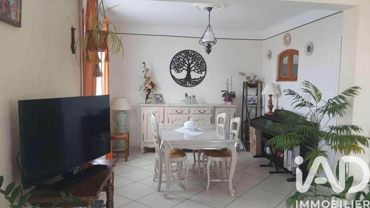 Maison 97 m² à Saint-Jean-De-Beugne  - photo 6