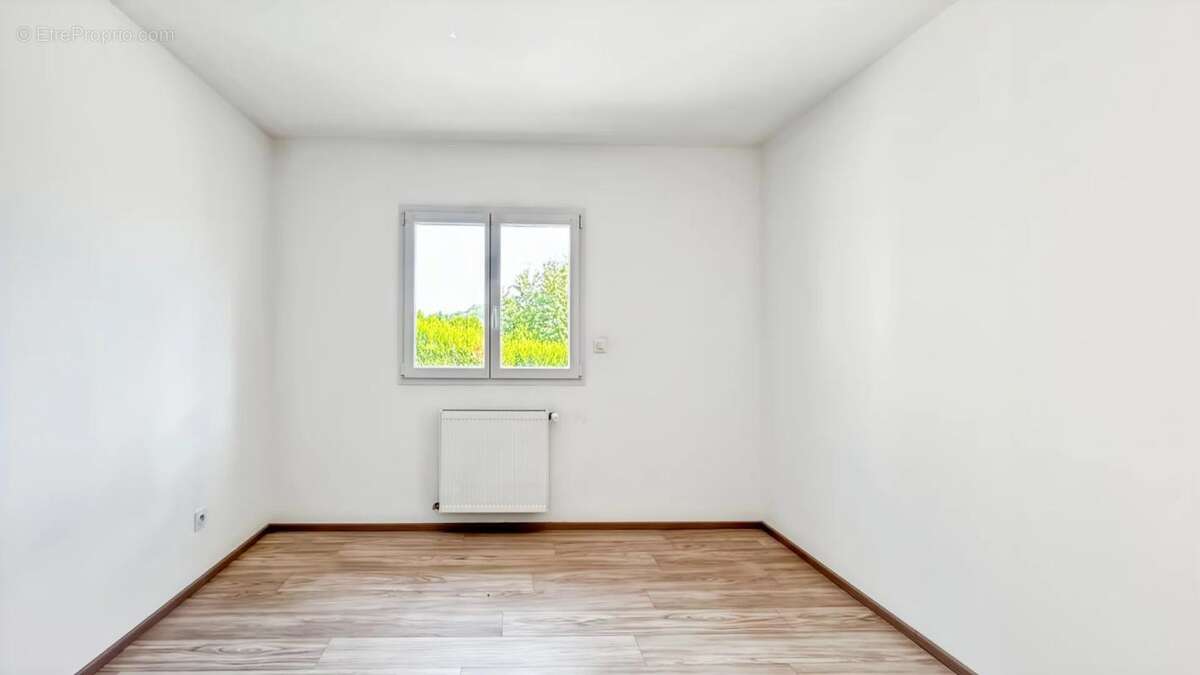 Maison à POUILLEY-LES-VIGNES