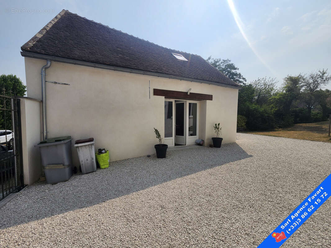 Jolie maison rénovée avec grand jardin, maison d'amis et garage. - photo 10