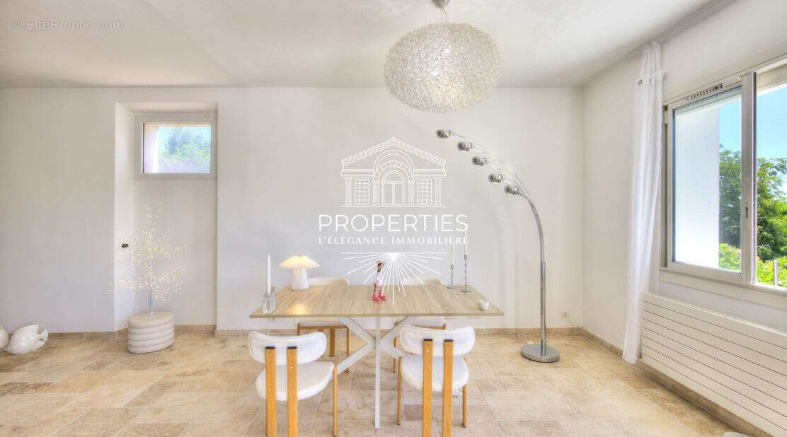 Bormes - le pin - maison de 143m² - garage - dependance - piscine - photo 6