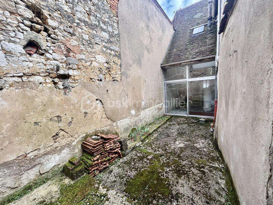 Maison à VILLENEUVE-L'ARCHEVEQUE