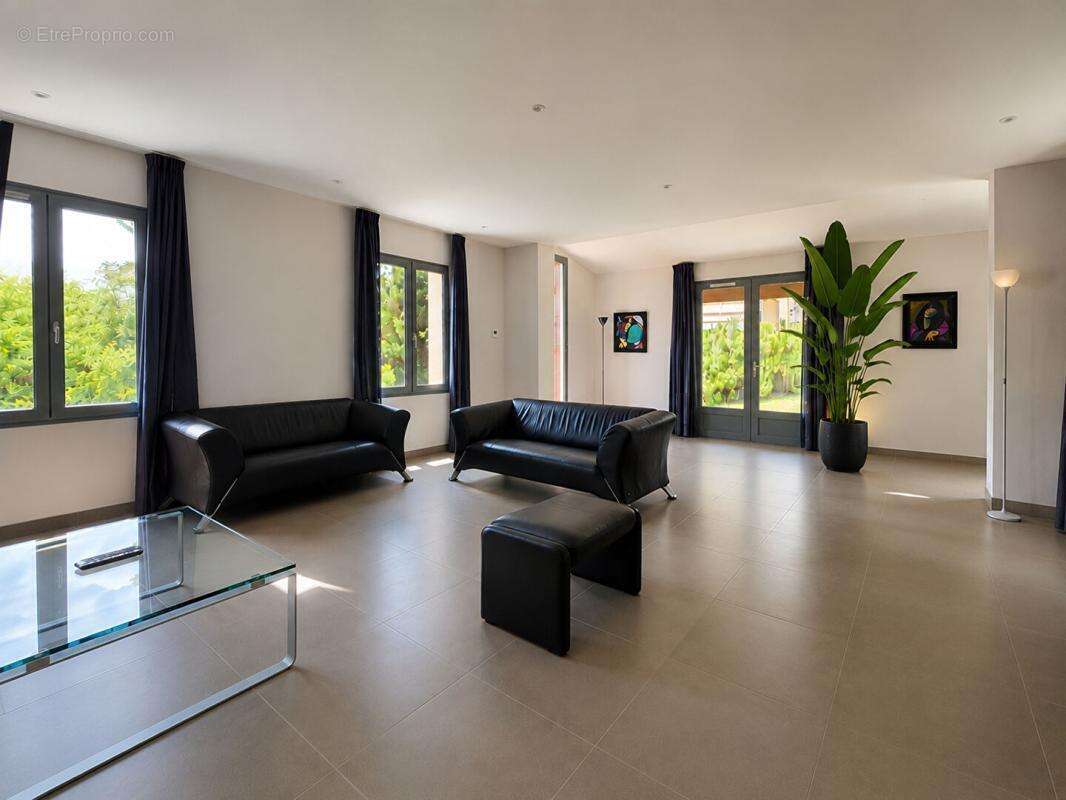 Villa moderne et confortable avec piscine, en bordure d'un golf - photo 7
