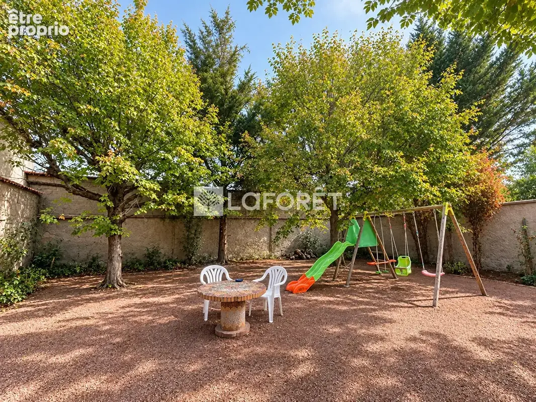 Maison habitable de suite à Roanne, 175 m², 4 chambres, beaux volumes, terrasse de 100 m², atelier, garage et 230 m² de dépendan - photo 10