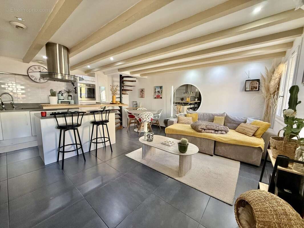 Maison à SAINT-LAURENT-DU-VAR